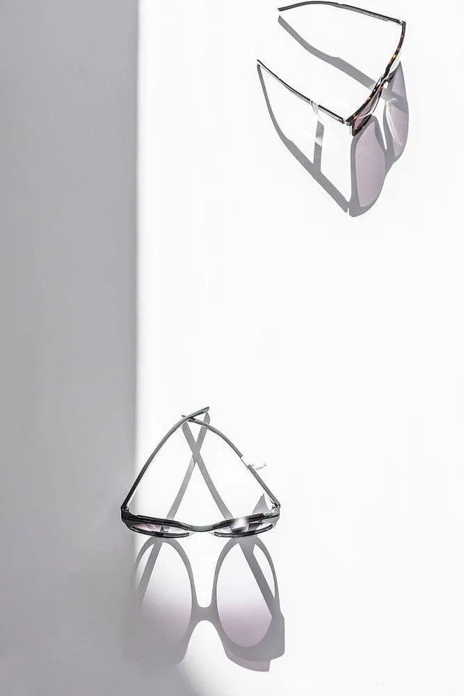 首发 | Tsou Arquitectos:明亮线条眼镜店 Optical Pitaes