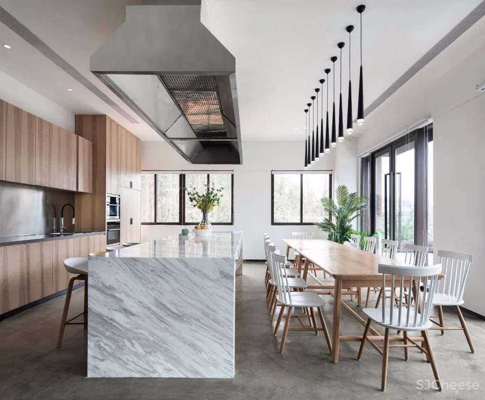 以“下午茶”为氛围主题丨营造出古典英伦风与现代摩登感交织共映的售楼空间