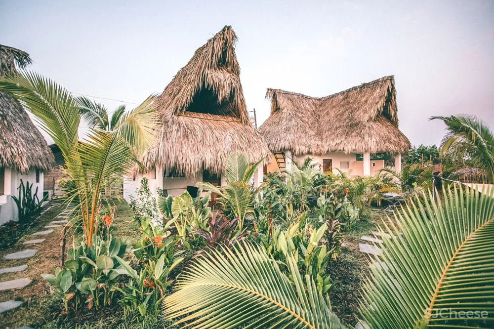 Swell冲浪与生活度假酒店，危地马拉 / Elan Ibghy + Marie Bonnefond