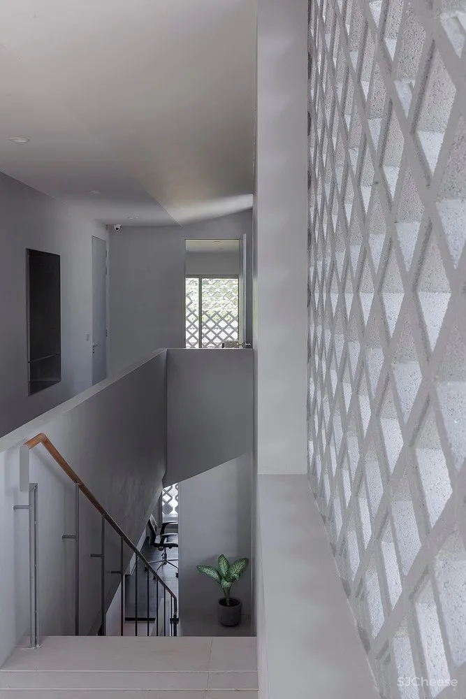 泰国镂空混凝土砖住宅 / all(zone)