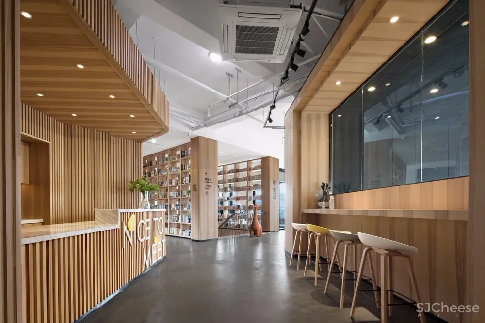 以“下午茶”为氛围主题丨营造出古典英伦风与现代摩登感交织共映的售楼空间