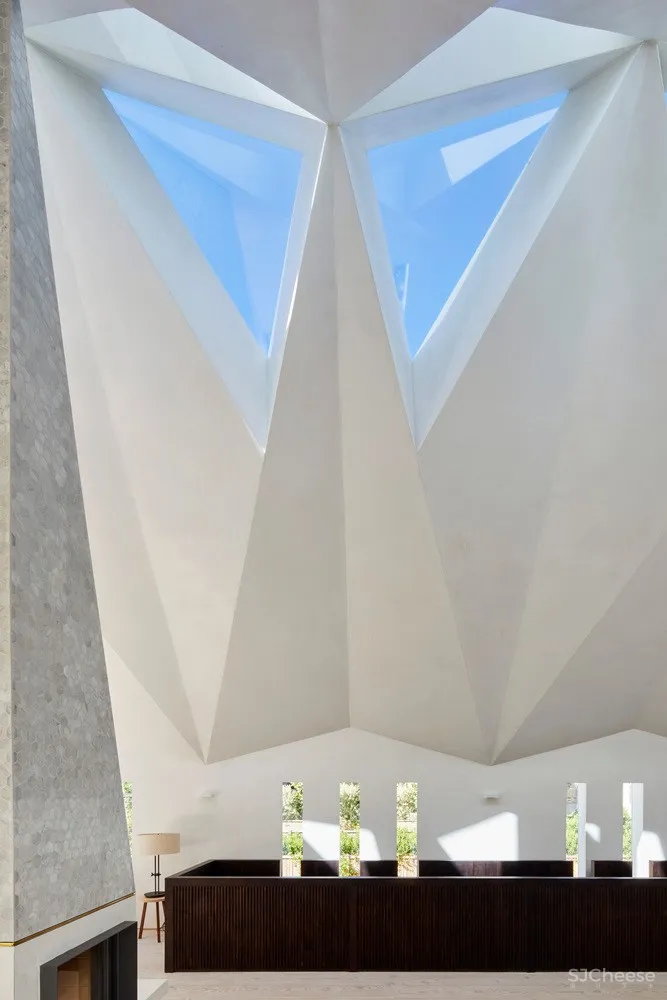 小教堂住宅 “Chapel” /Craftworks