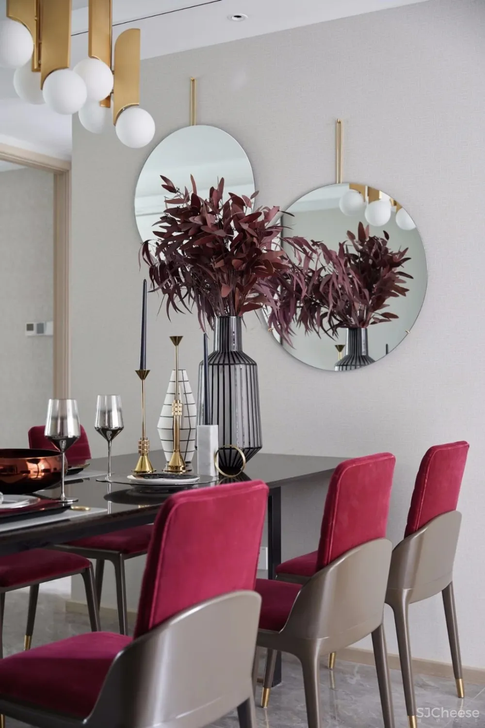 ‘’红梨色‘’点缀的奢丽雅致样板房丨这是一场以取悦自我为主题的视觉盛宴