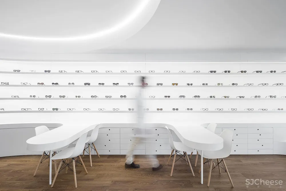 首发 | Tsou Arquitectos:明亮线条眼镜店 Optical Pitaes