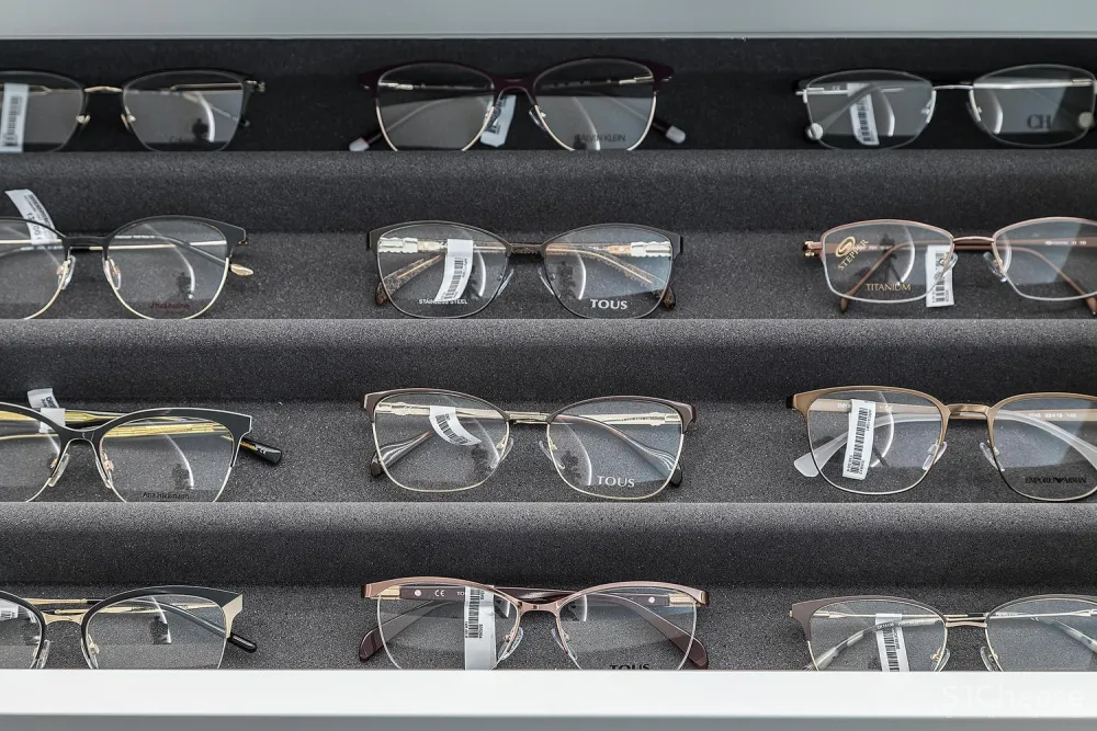 首发 | Tsou Arquitectos:明亮线条眼镜店 Optical Pitaes