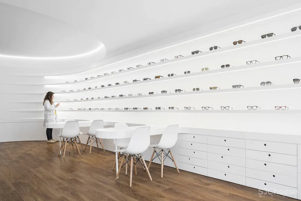首发 | Tsou Arquitectos:明亮线条眼镜店 Optical Pitaes