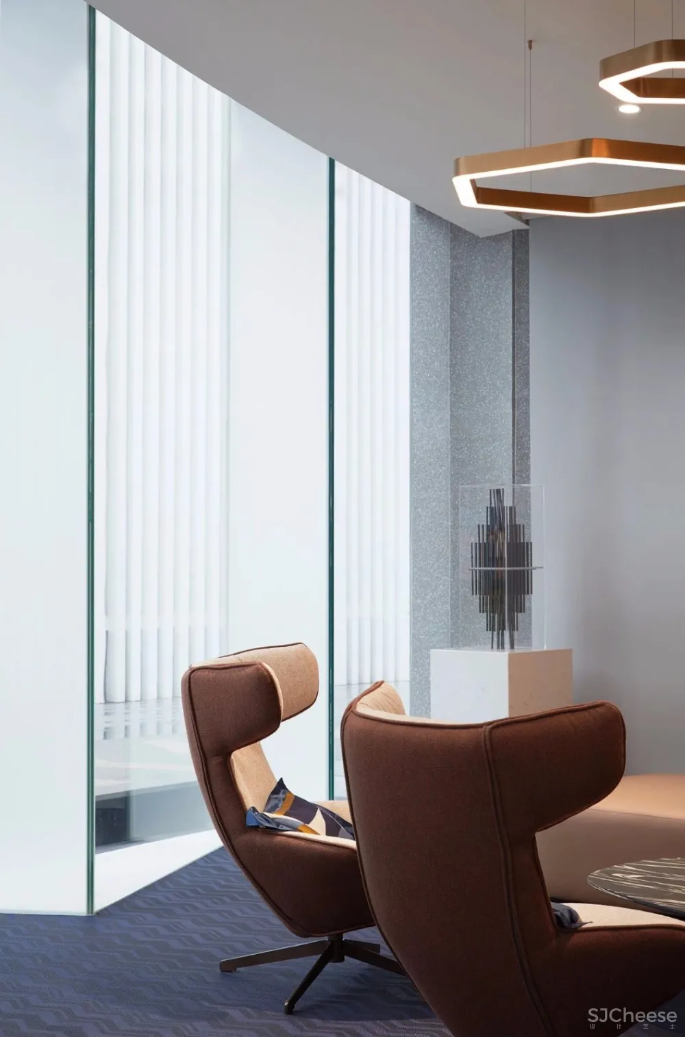 【于强设计&沃屋陈设】2600㎡“汽车主题“的售楼中心,酷爆了