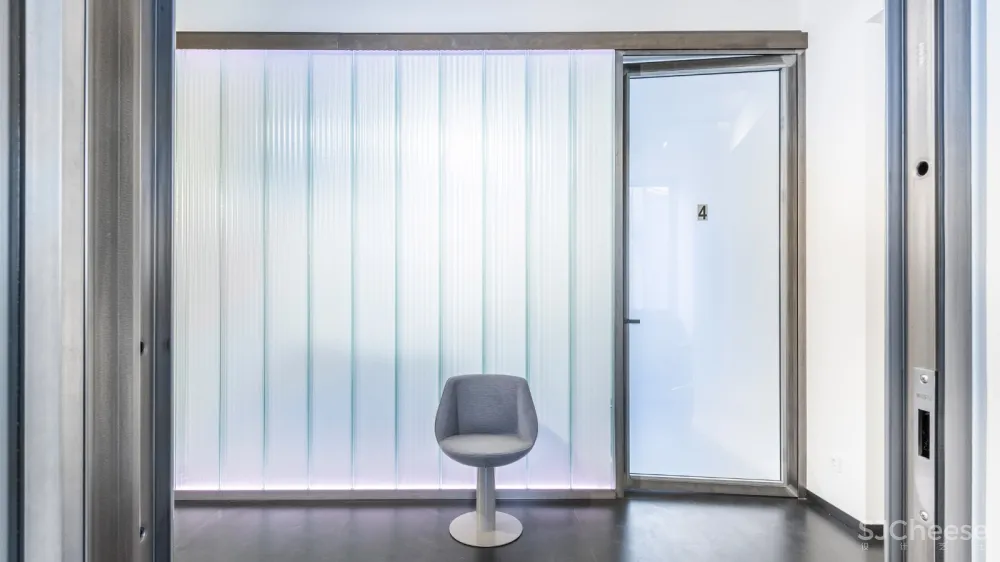 首发 | Berghain designers Studio Karhard:都市概念酷吧牙科诊所