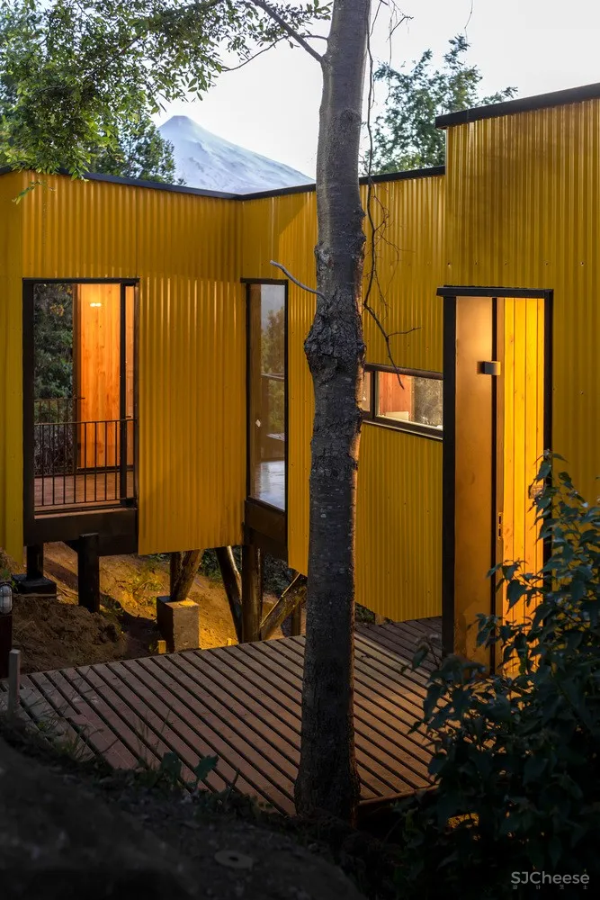 最新 | Alejandro Soffia:黄色屋子