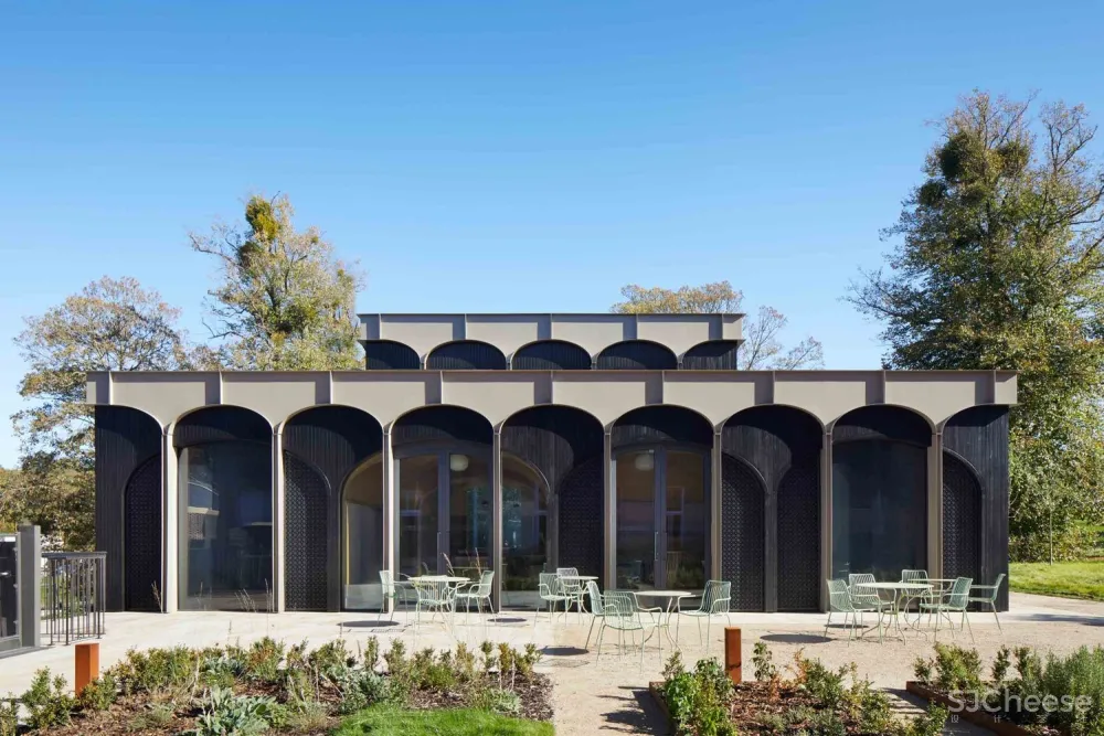 首发 | Morris+Company:充满阳光的拱形轻木餐厅