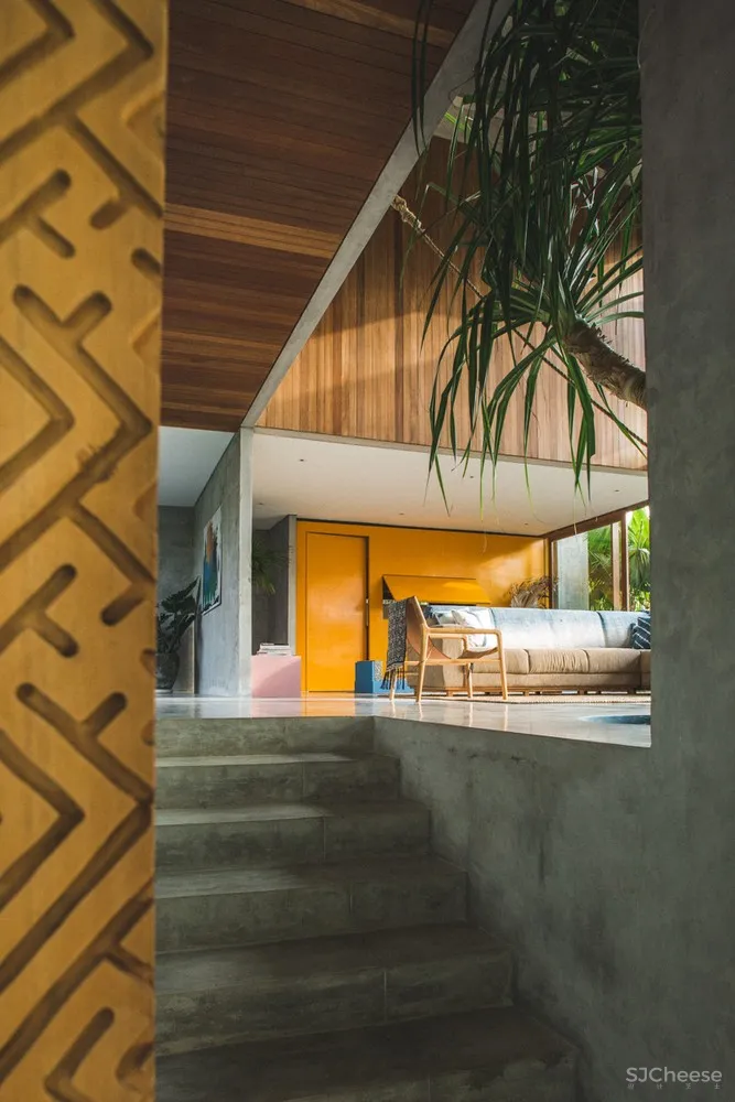 巴厘岛私宅,混凝土与木融入自然风景 / Patishandika