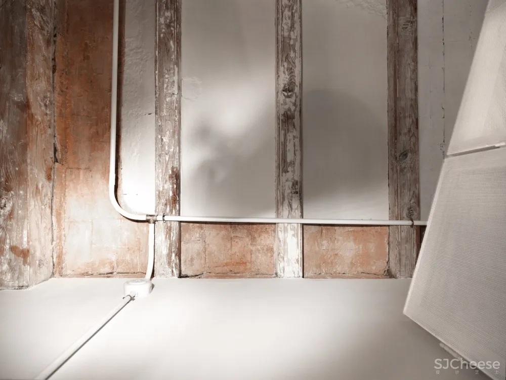 Cometa Architects:The Lightslice,从破旧公寓到阳光漫射居所