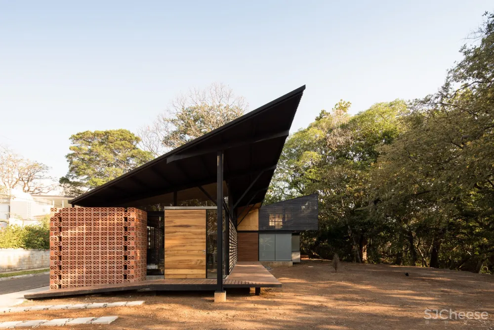 Arkosis：传统房屋改造实用住宅 La Garita House