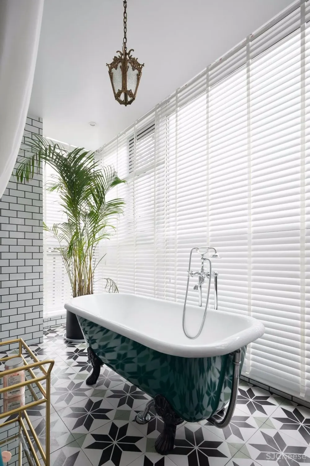 310㎡ 顶层洋房丨在这里养花、聚餐,美极了