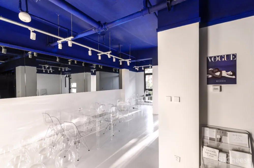 这个蓝色的咖啡馆丨属于大海也属于天空