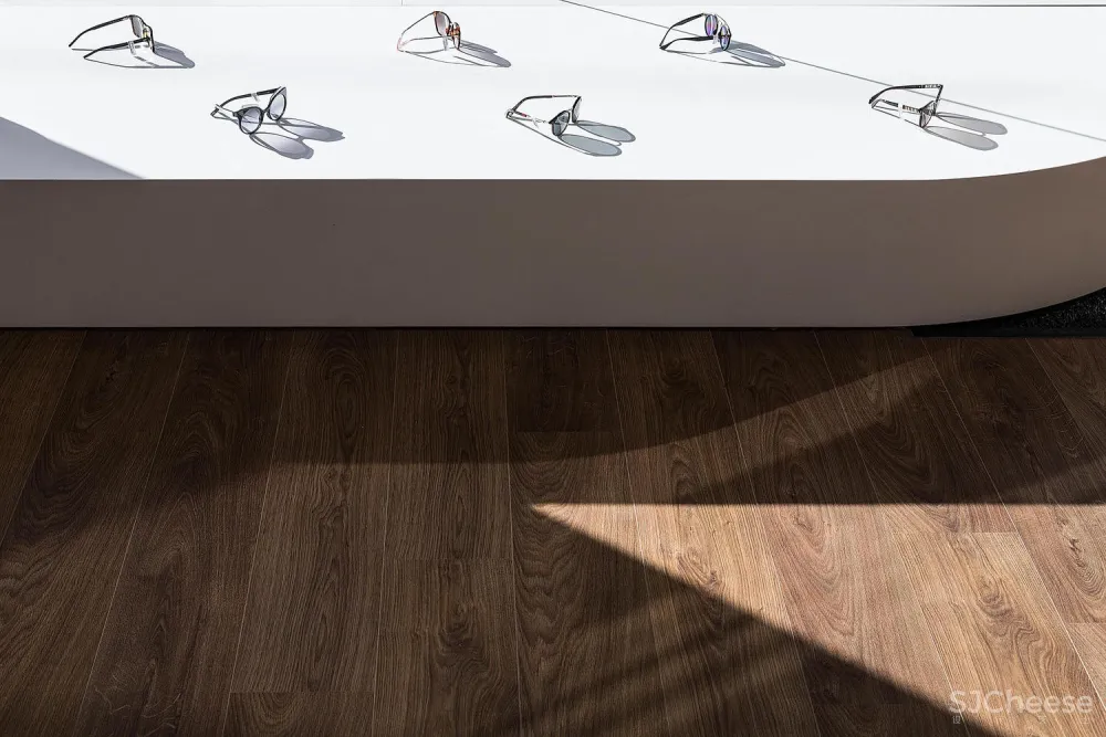 首发 | Tsou Arquitectos:明亮线条眼镜店 Optical Pitaes