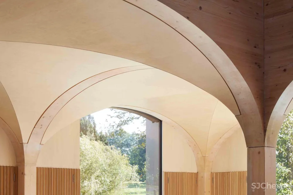 首发 | Morris+Company:充满阳光的拱形轻木餐厅