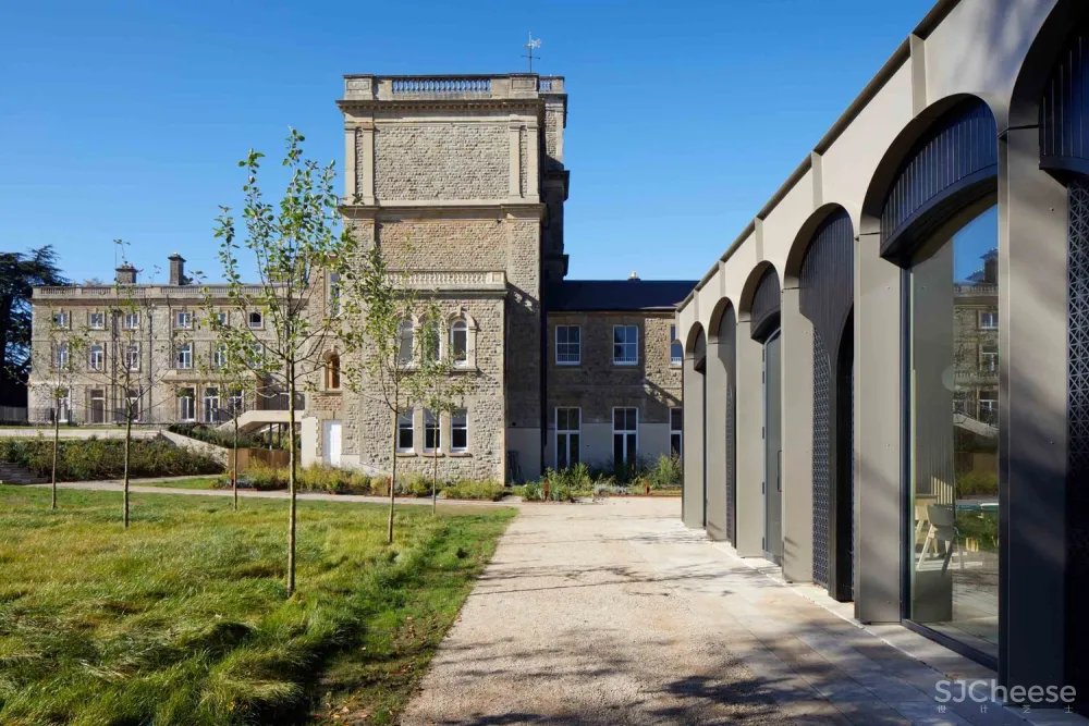 首发 | Morris+Company:充满阳光的拱形轻木餐厅