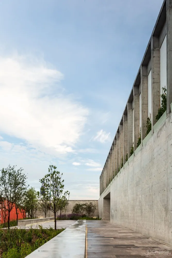 Commercial School Aguascalientes / Centro de Colaboración Arquitectónica + Rodrigo Valenzuela Jerez + Camilo Moreno