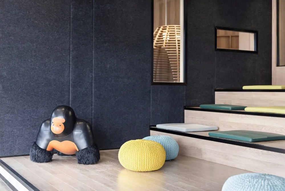 以“下午茶”为氛围主题丨营造出古典英伦风与现代摩登感交织共映的售楼空间