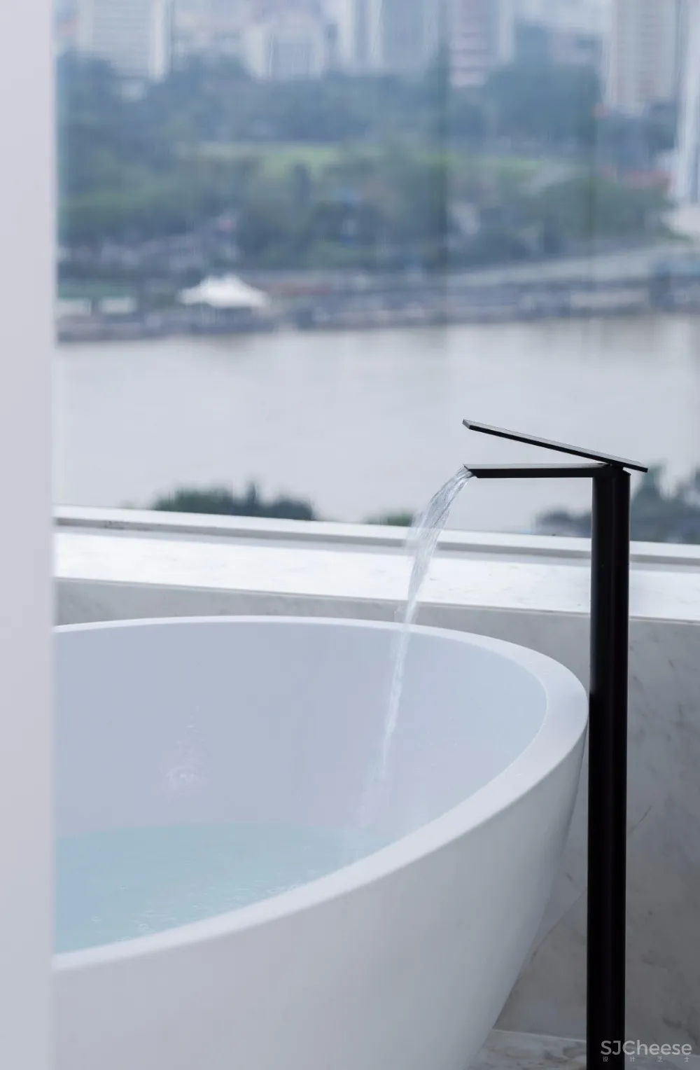 新作| 广州 500m² 大平层无敌江景奢宅，对望广州塔，超大空中泳池！