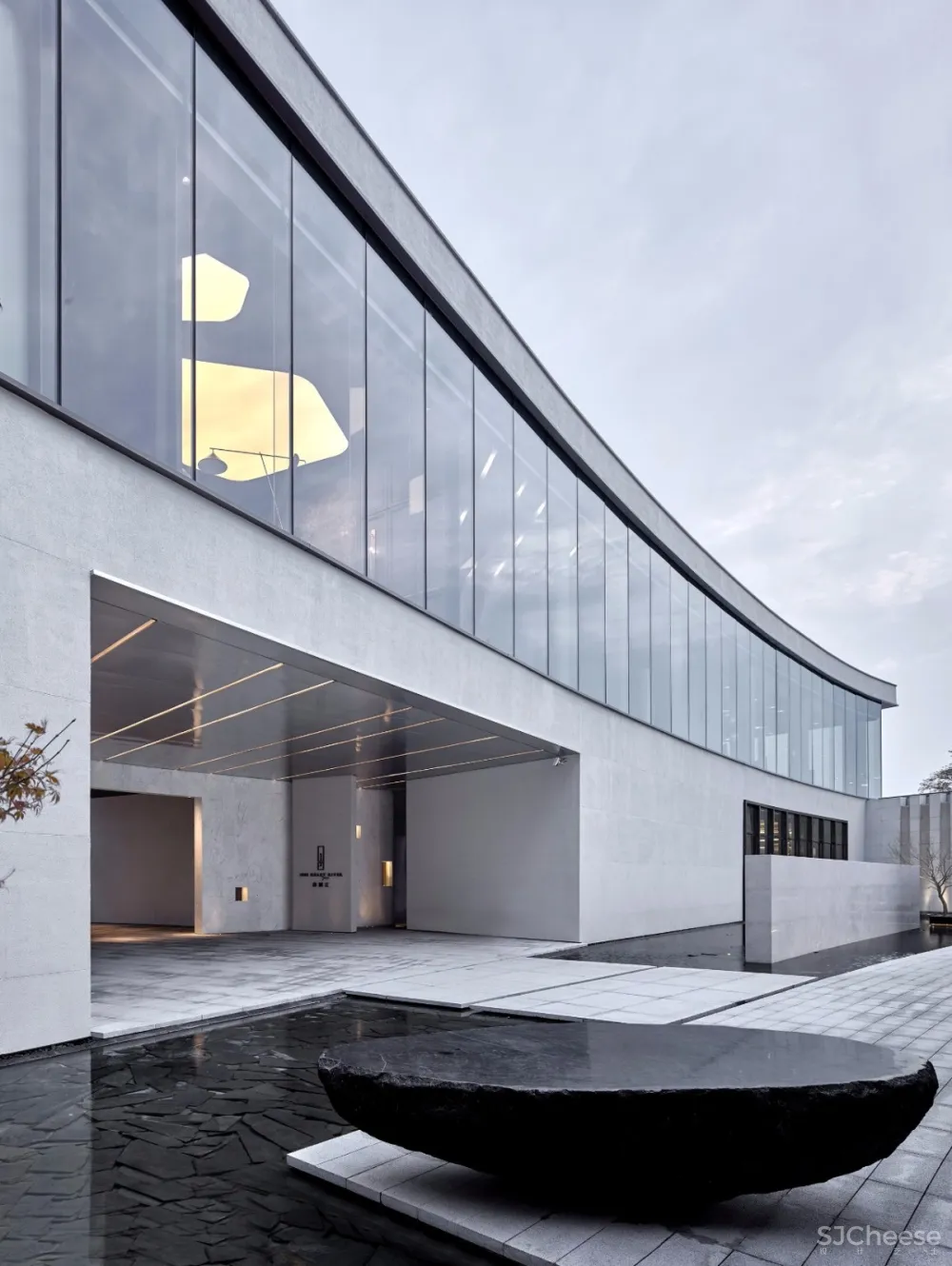 新作 | 唐忠汉:静美大地灰,错叠趣味的虚实与空灵