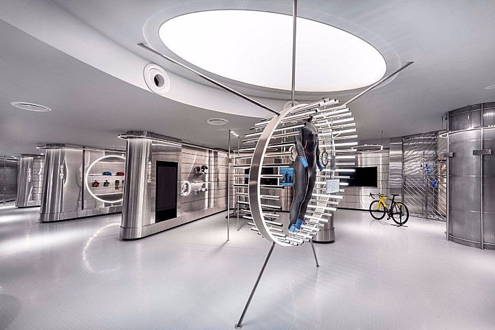 首发 | Ministry of Design：新加坡机场未来主义运动商店