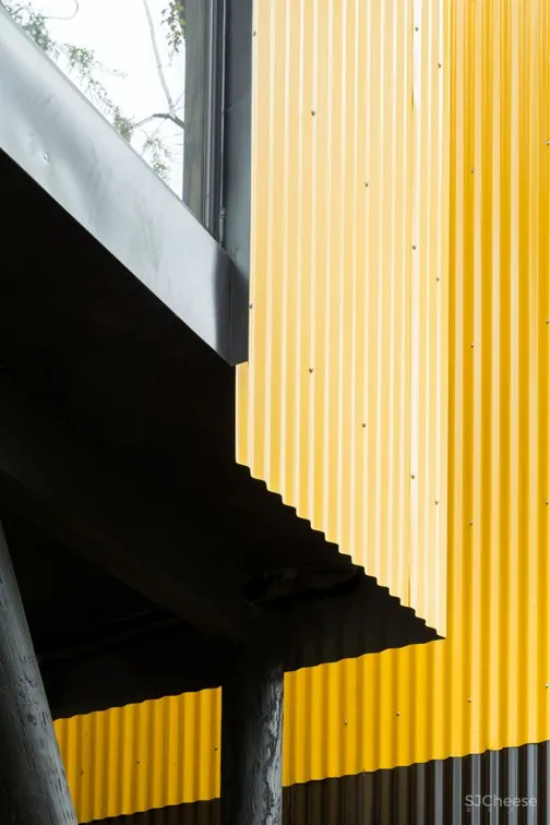 最新 | Alejandro Soffia:黄色屋子