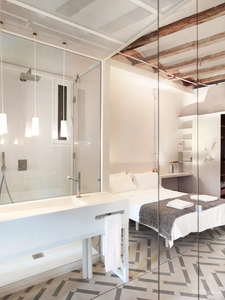 Cometa Architects:The Lightslice,从破旧公寓到阳光漫射居所