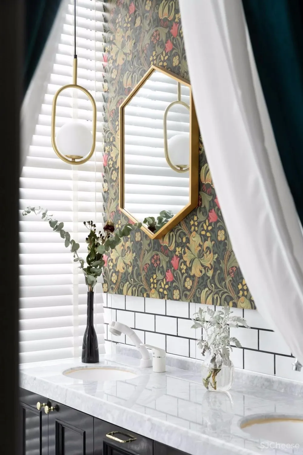 310㎡ 顶层洋房丨在这里养花、聚餐,美极了