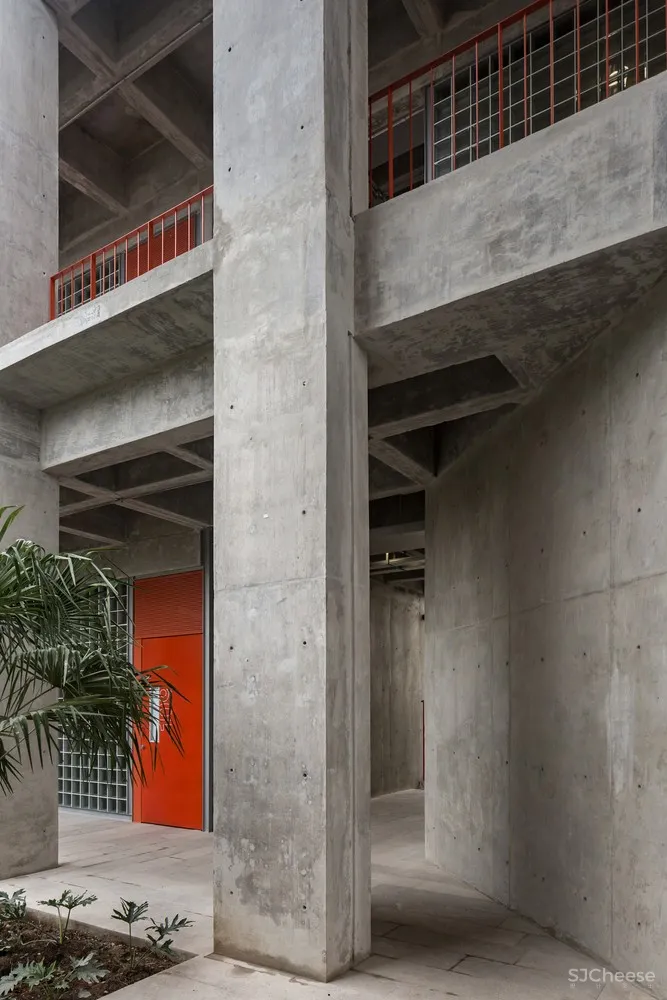 Commercial School Aguascalientes / Centro de Colaboración Arquitectónica + Rodrigo Valenzuela Jerez + Camilo Moreno