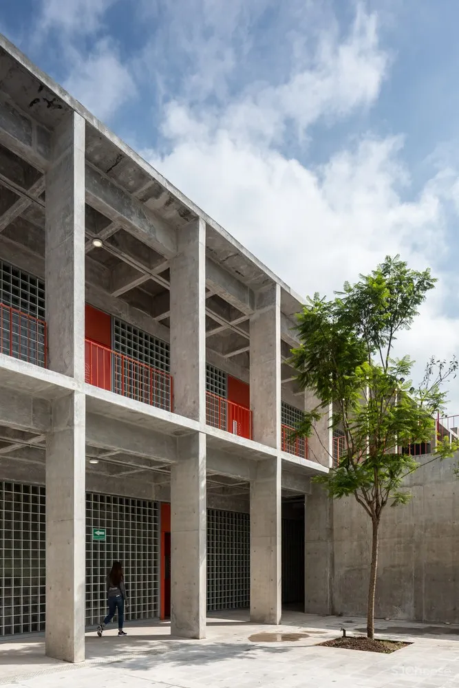 Commercial School Aguascalientes / Centro de Colaboración Arquitectónica + Rodrigo Valenzuela Jerez + Camilo Moreno