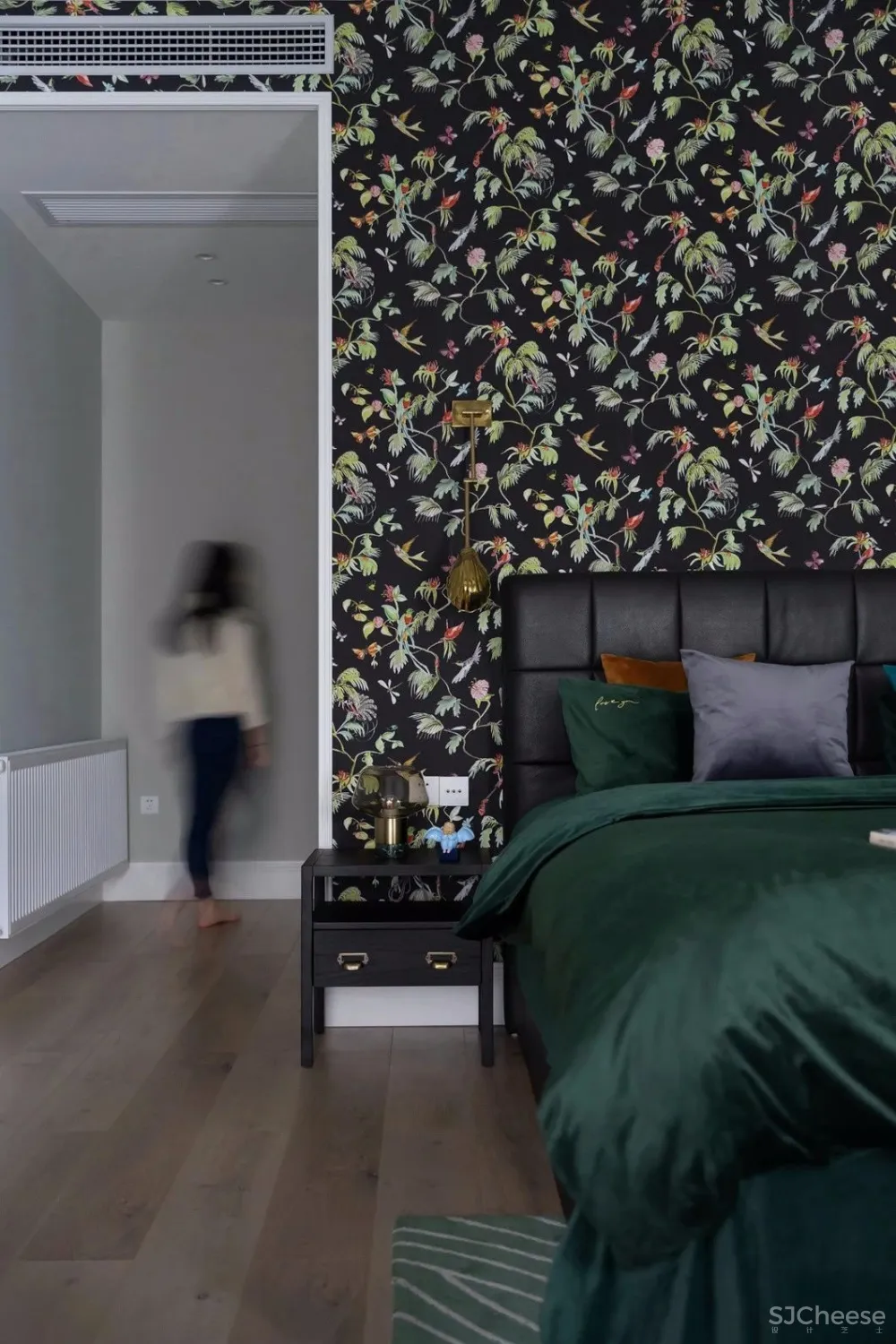 310㎡ 顶层洋房丨在这里养花、聚餐,美极了