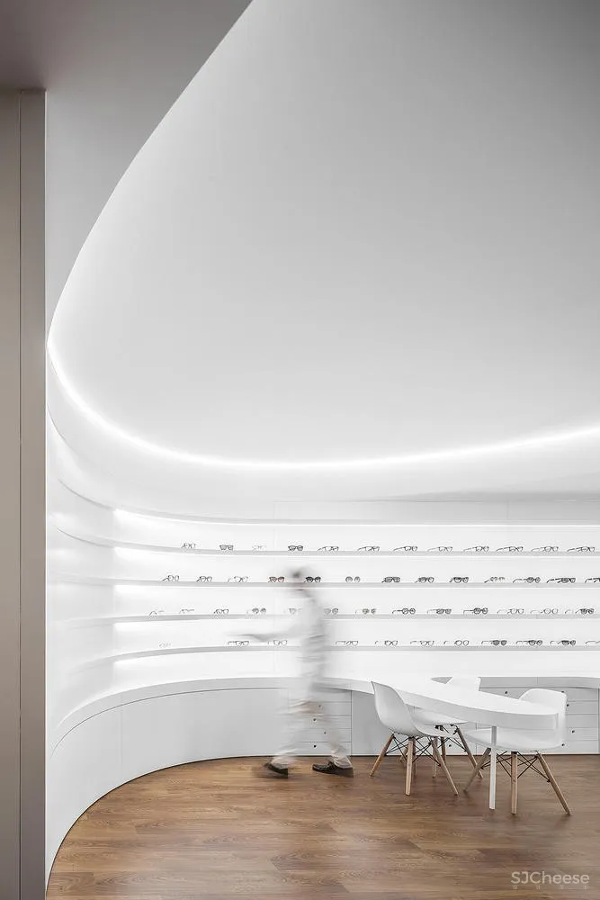 首发 | Tsou Arquitectos:明亮线条眼镜店 Optical Pitaes