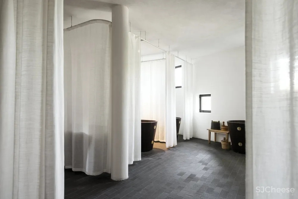 朝圣者之家 / KAOS Architects