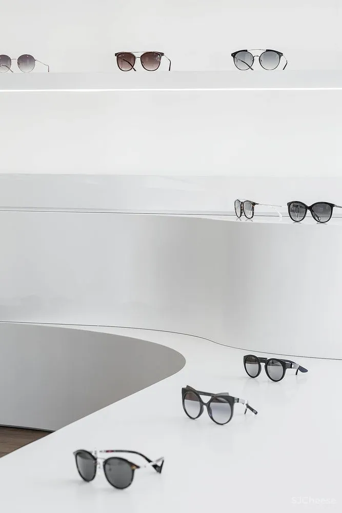 首发 | Tsou Arquitectos:明亮线条眼镜店 Optical Pitaes