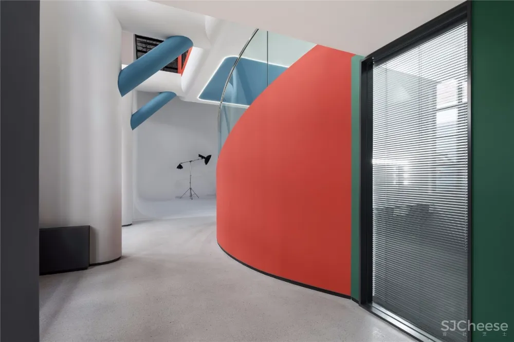 得德设计 | 天津311摄影工作室:以光感知,空间掠“影”