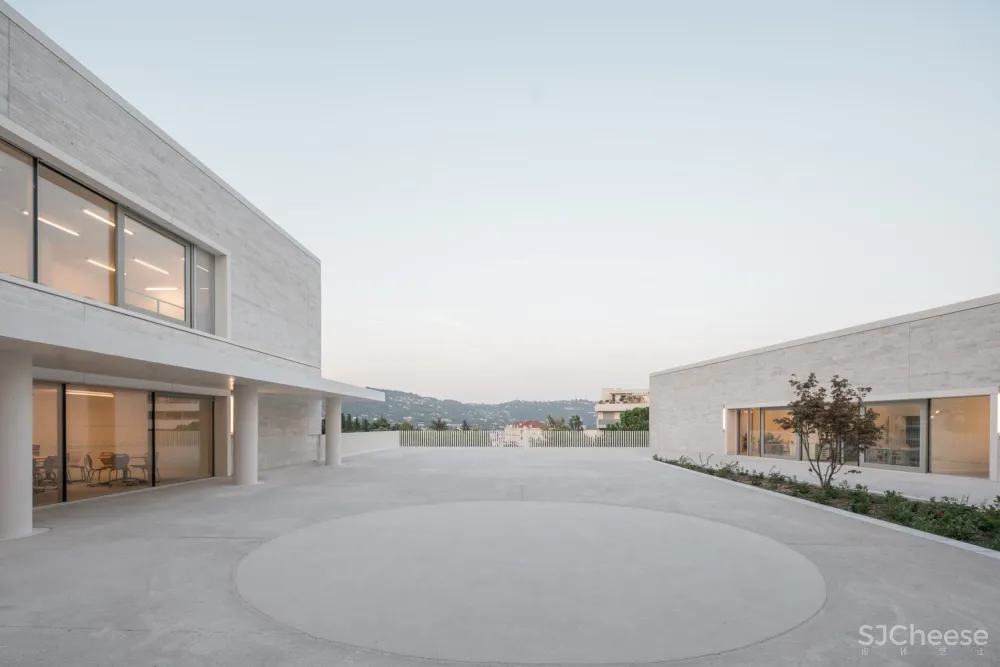 罗米莉公立学校 / Stéphane Fernandez - SARL atelier fernandez&serres