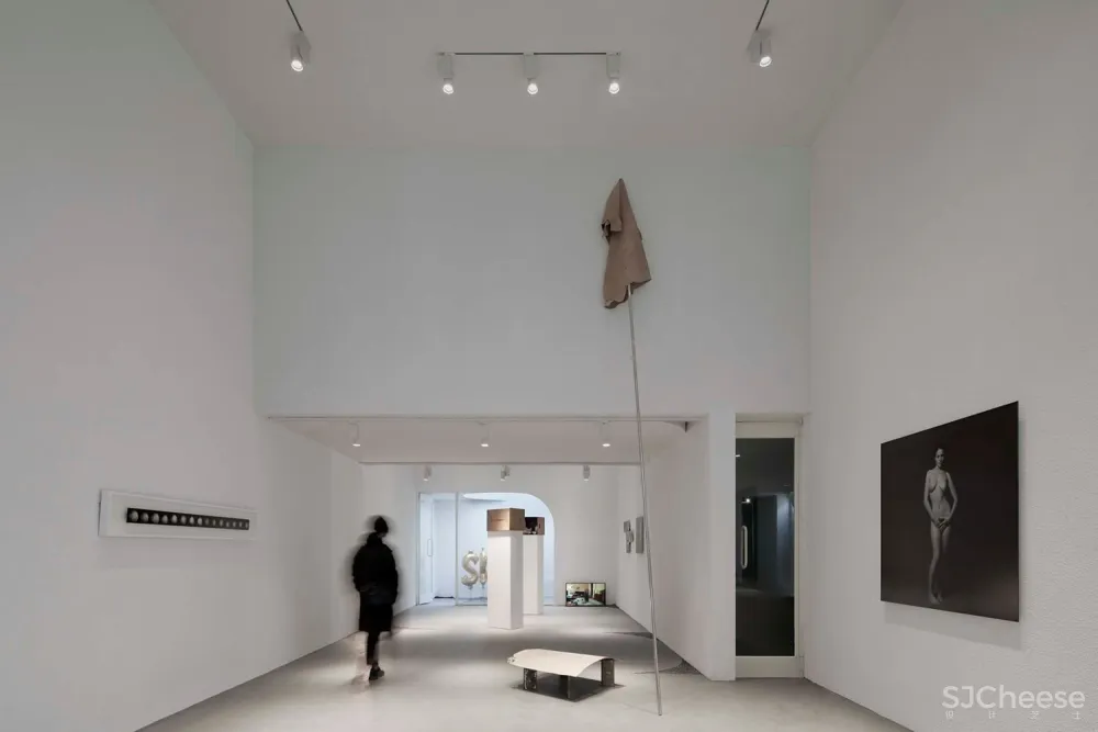 Baitasi Hutong Gallery / DnA