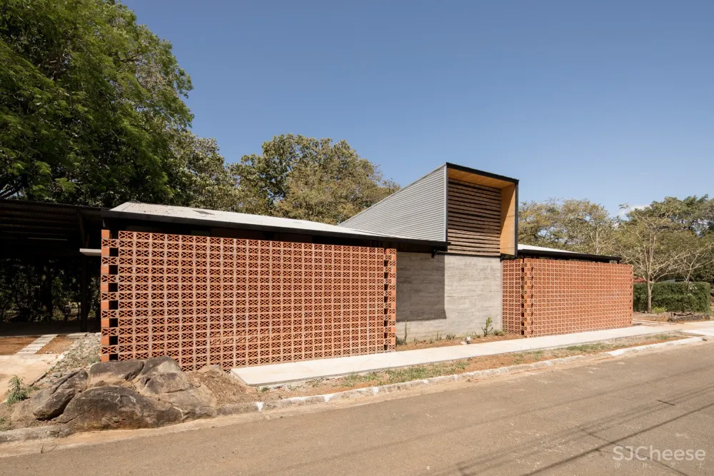 Arkosis：传统房屋改造实用住宅 La Garita House