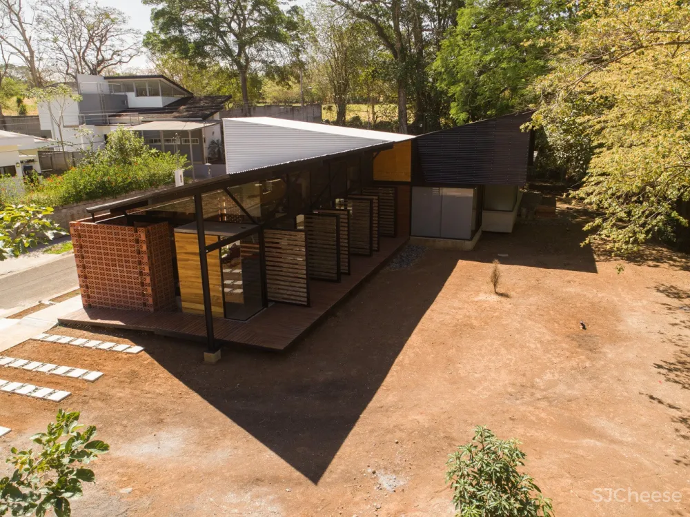 Arkosis：传统房屋改造实用住宅 La Garita House