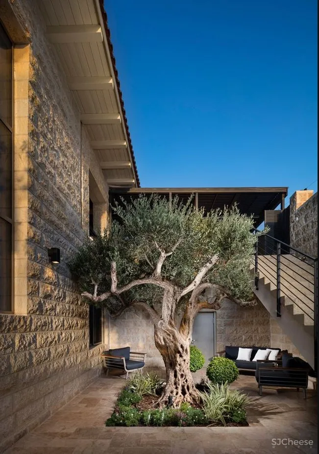 与0932相媲美的设计师丨只做简约纯粹的设计