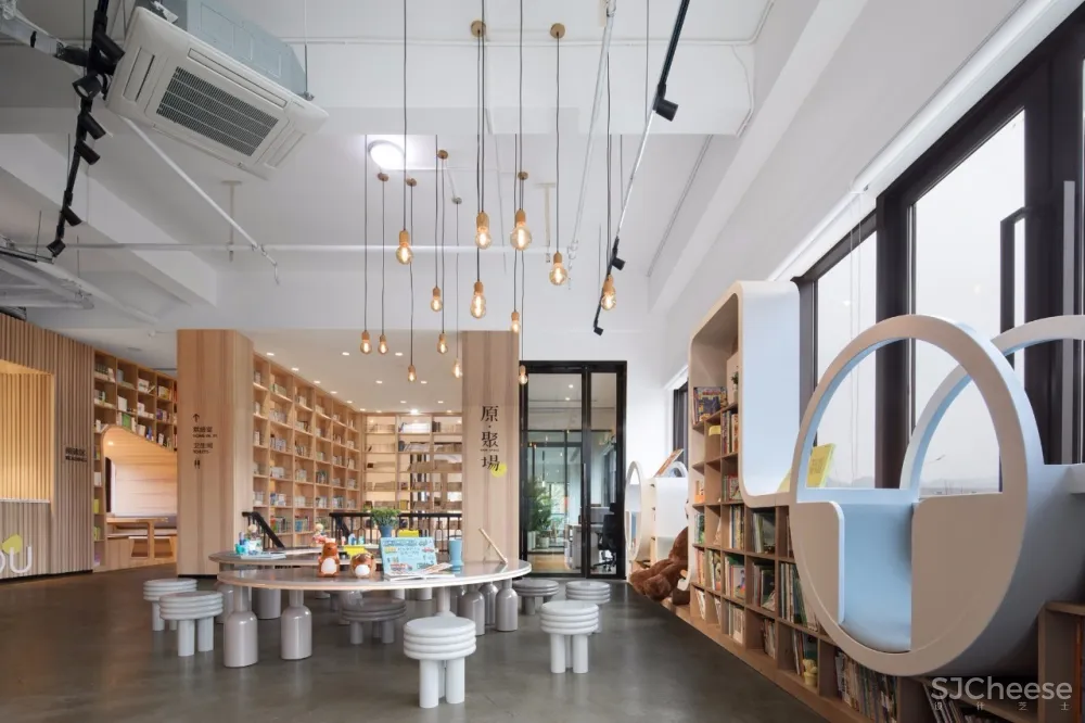 以“下午茶”为氛围主题丨营造出古典英伦风与现代摩登感交织共映的售楼空间