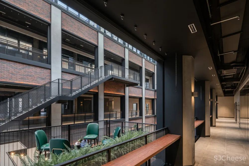 上海滨江道办公楼 / HPP Architects