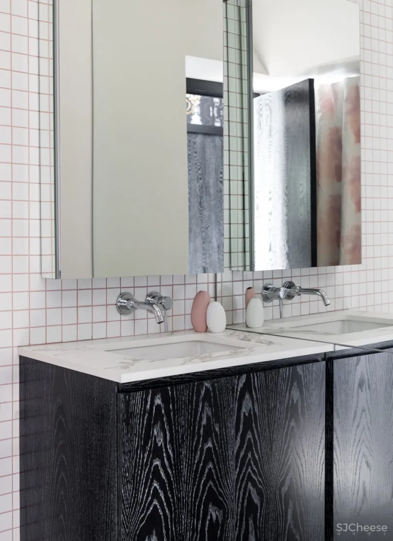 首发 | Michelle Dirkse 充满大胆图案纺织品:西雅图公寓