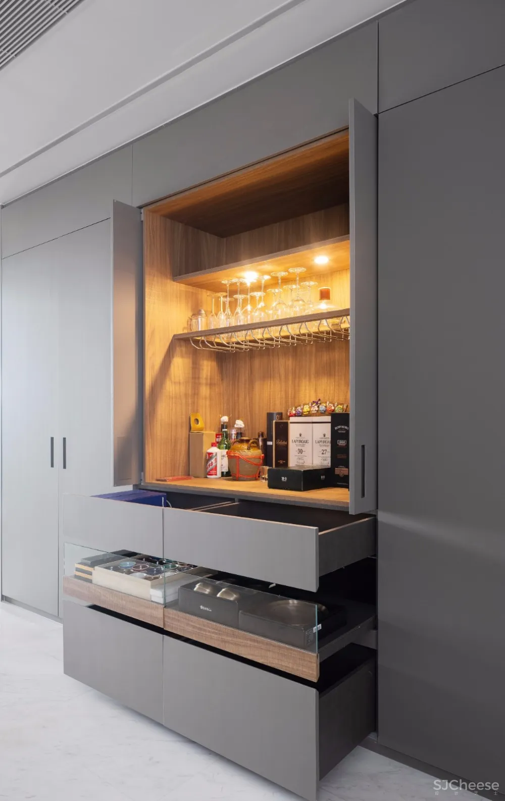 新作| 广州 500m² 大平层无敌江景奢宅，对望广州塔，超大空中泳池！