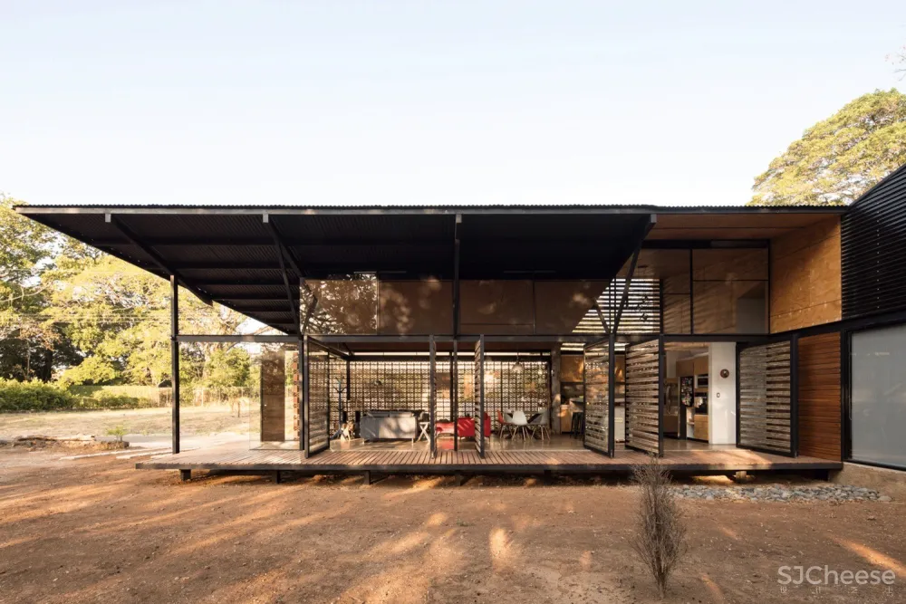 Arkosis：传统房屋改造实用住宅 La Garita House