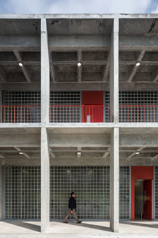 Commercial School Aguascalientes / Centro de Colaboración Arquitectónica + Rodrigo Valenzuela Jerez + Camilo Moreno