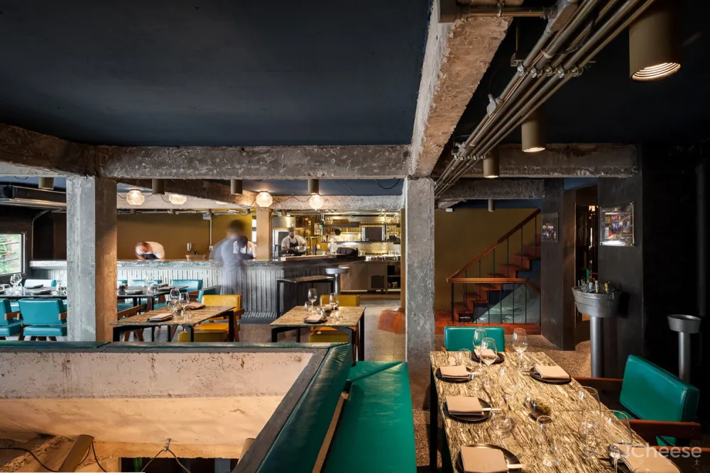 “过时的”混凝土泰国餐厅 / Lump