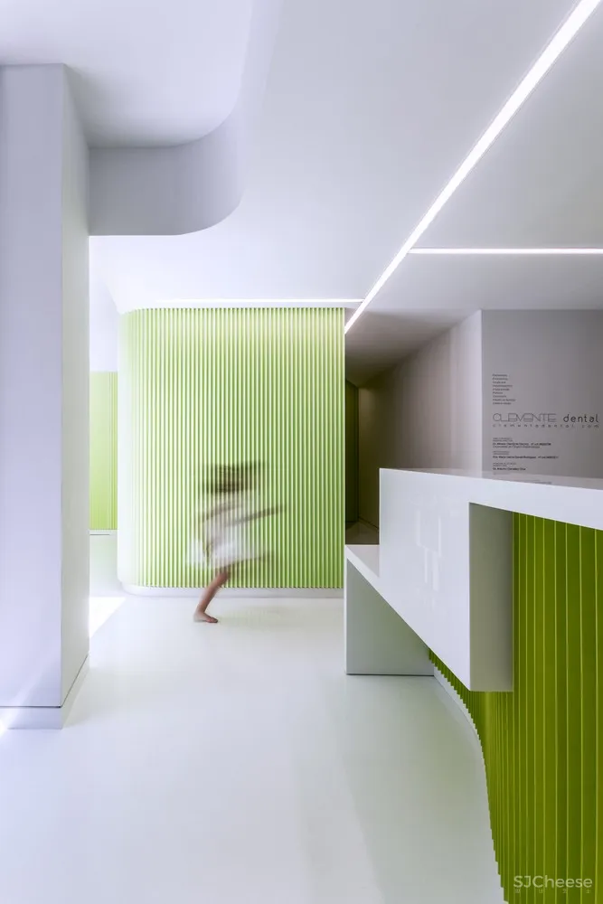 首发 | LANDÍNEZ+REY:马德里明亮绿色牙科诊所